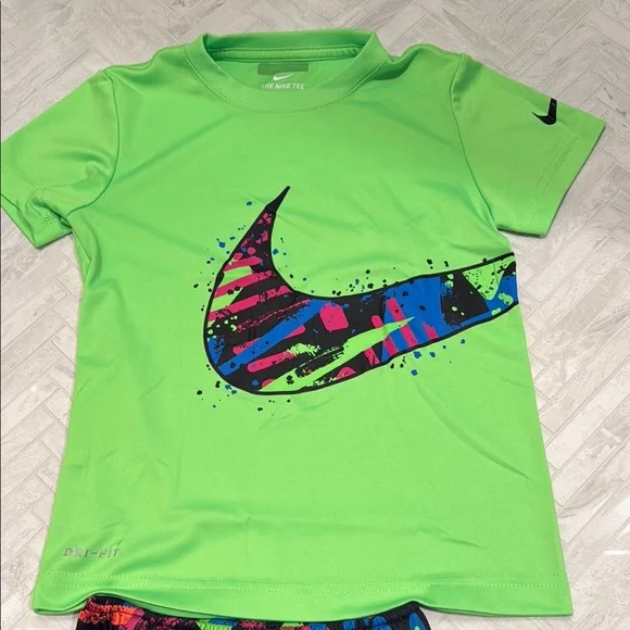 Nike Green Graphic T-Shirt and Colorful Shorts Set, kids 6